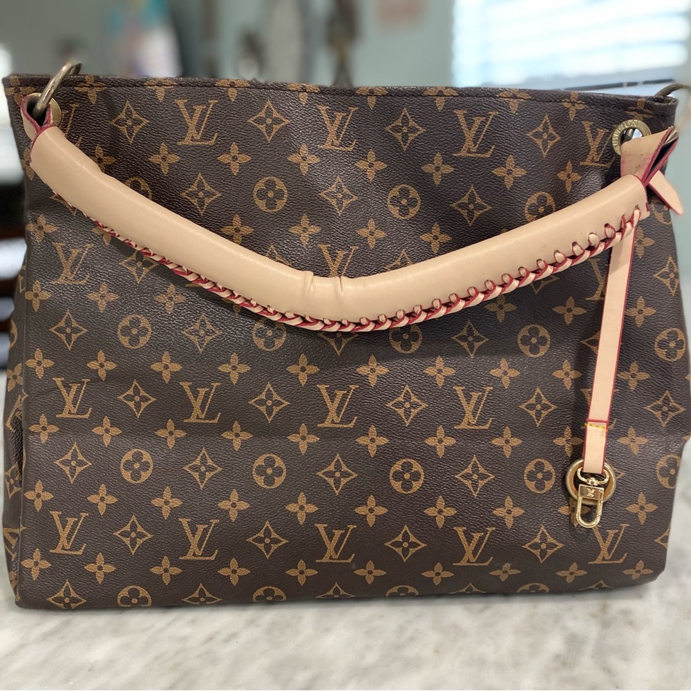 LV(imitation)